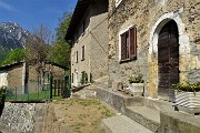 25 Da qui parto per salire alla Pigolotta...nessuna indicazione